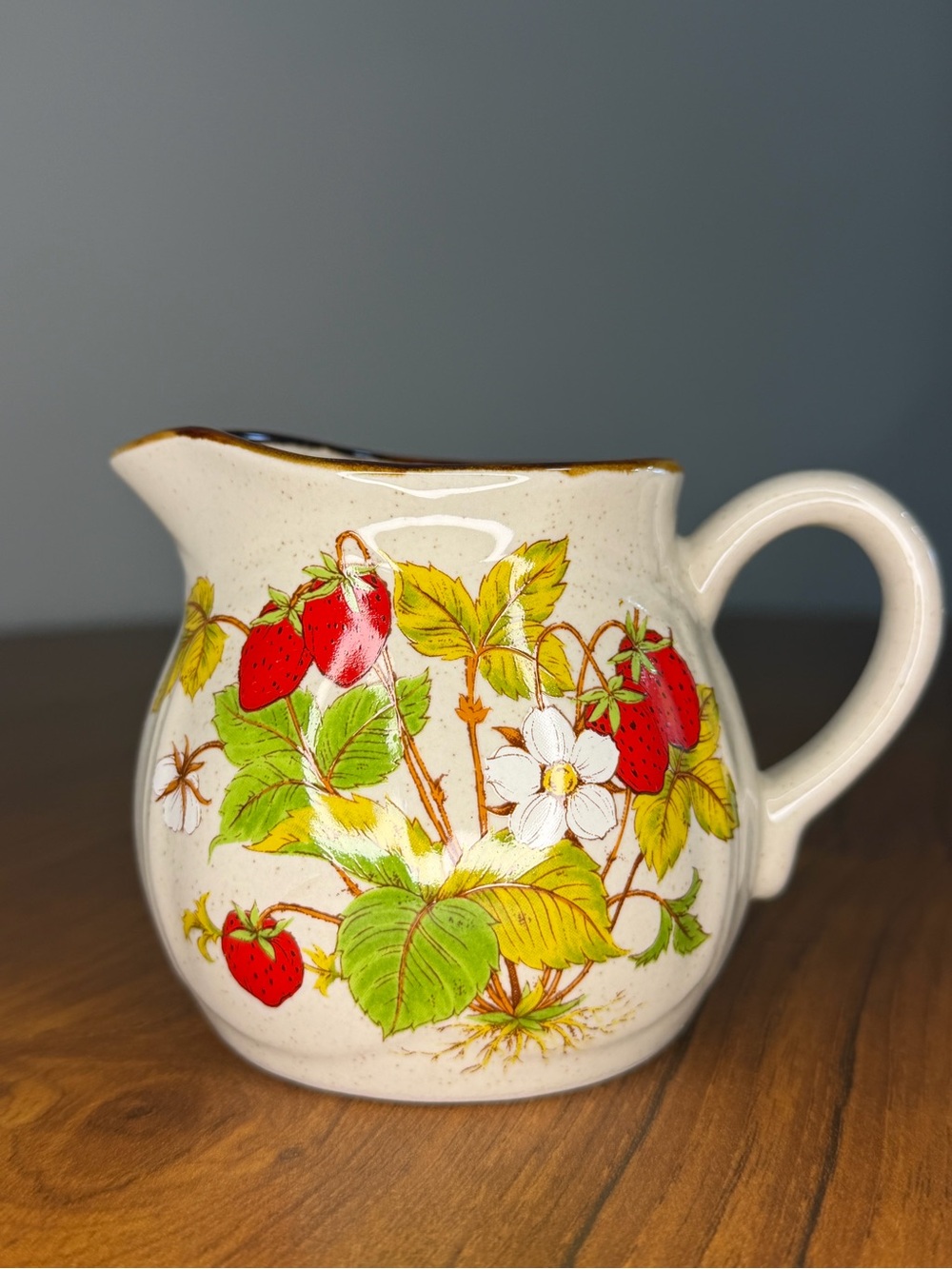 Sun Fashion Kimco Japan Ceramic Strawberry Patch Coffee Creamer 3.5”
